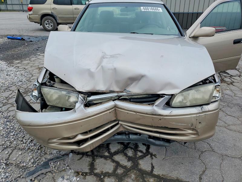 60018686 :رقم المزاد ، 4T1BG22K9YU736918 vin ، 2000 Toyota Camry مزاد بيع