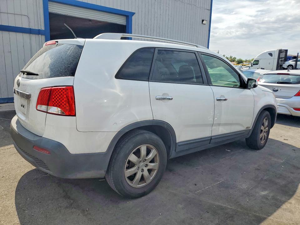 62154026 :رقم المزاد ، 5XYKTDA22BG165021 vin ، 2011 Kia Sorento مزاد بيع