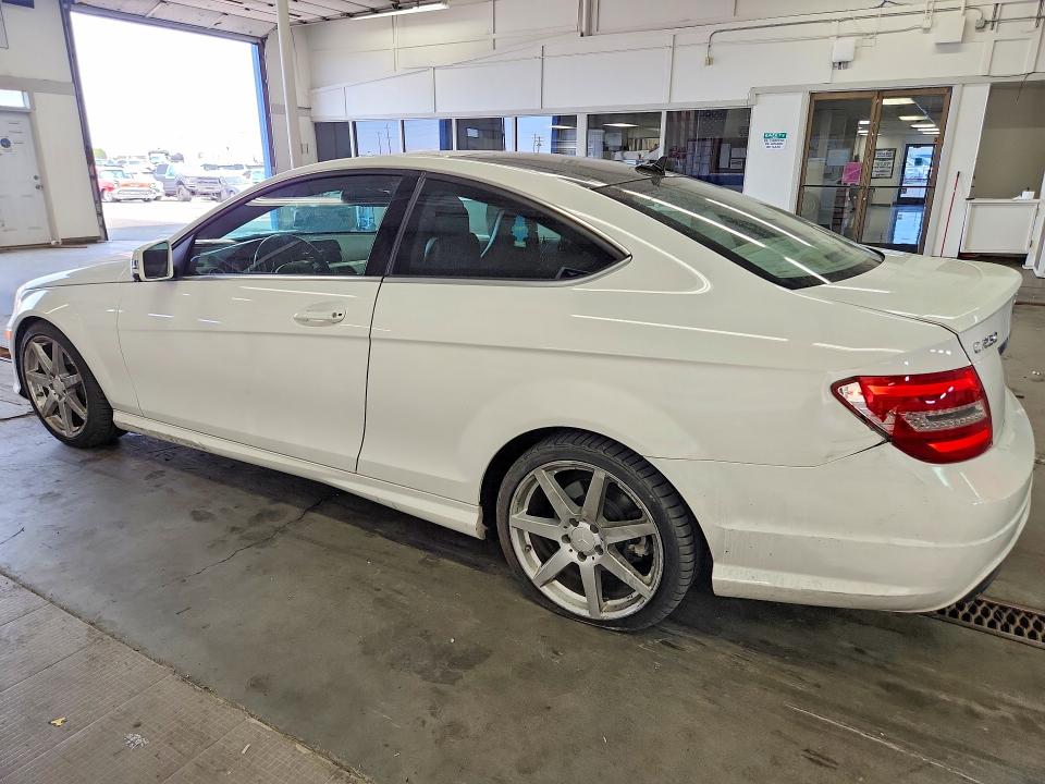 2013 Mercedes-benz C მანქანა იყიდება აუქციონზე, vin: WDDGJ4HB4DG029500, აუქციონის ნომერი: 63207146