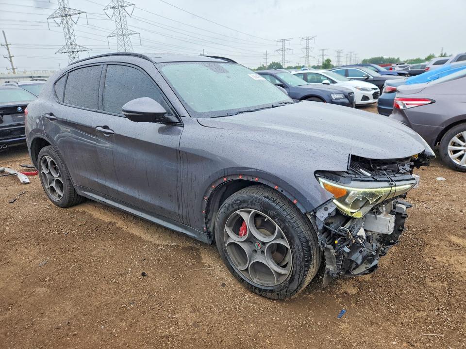 63343696 :رقم المزاد ، ZASFAKPN0J7C21117 vin ، 2018 Alfa Romeo Stelvio مزاد بيع