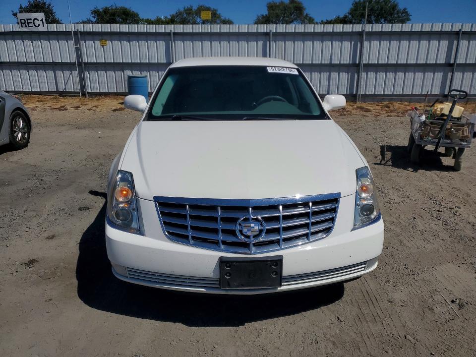 62908796 :رقم المزاد ، 1G6KD57Y58U211160 vin ، 2008 Cadillac Dts مزاد بيع