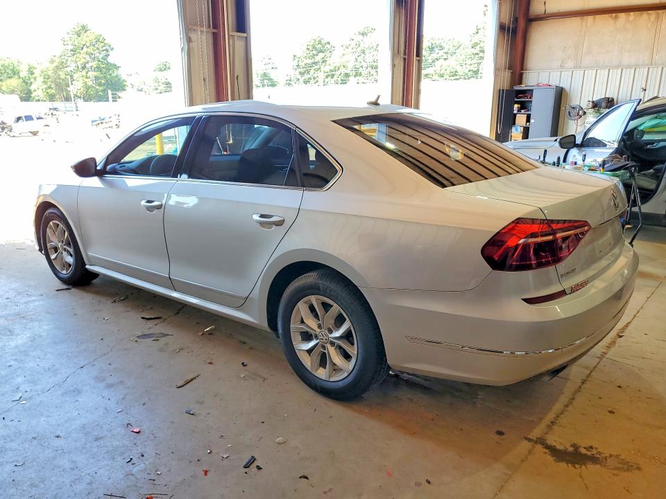 61916626 :رقم المزاد ، 1VWAT7A30HC029504 vin ، 2017 Volkswagen Passat مزاد بيع