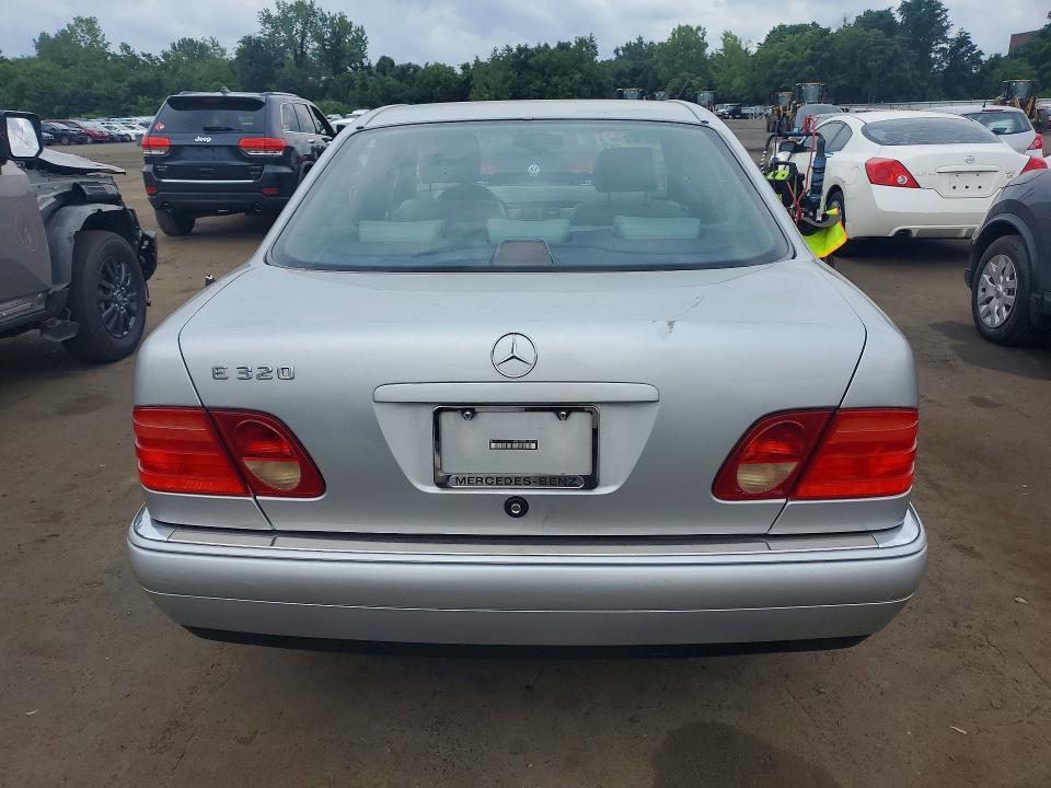 1996 Mercedes-benz E მანქანა იყიდება აუქციონზე, vin: WDBJF55F5TJ013532, აუქციონის ნომერი: 62653026