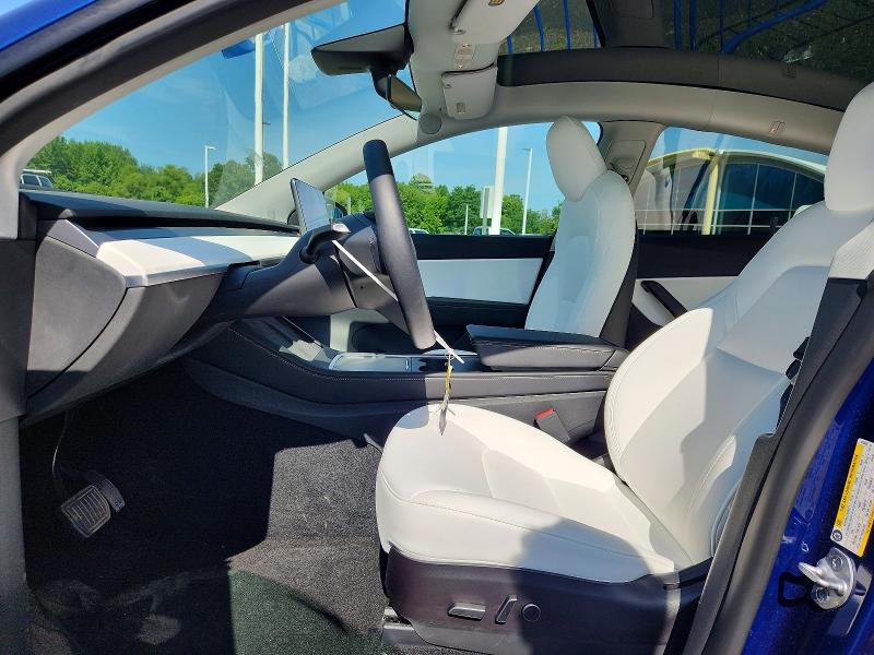 58782586 :رقم المزاد ، 7SAYGDEEXNF418605 vin ، 2022 Tesla Model Y مزاد بيع