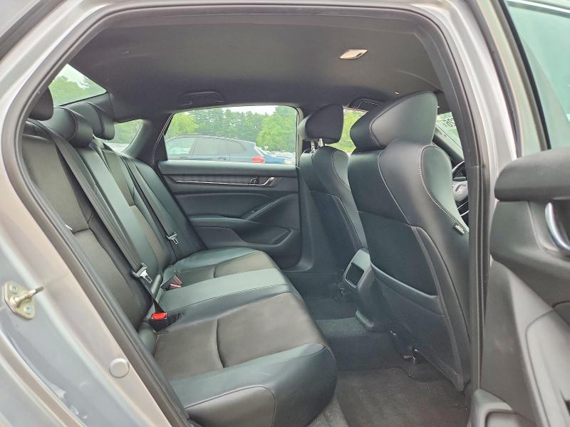 62972726 :رقم المزاد ، 1HGCV1F32JA137072 vin ، 2018 Honda Accord مزاد بيع