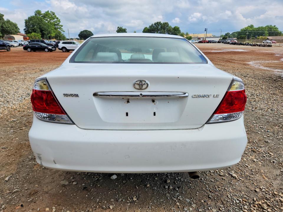 60861476 :رقم المزاد ، 4T1BE32K05U596880 vin ، 2005 Toyota Camry مزاد بيع