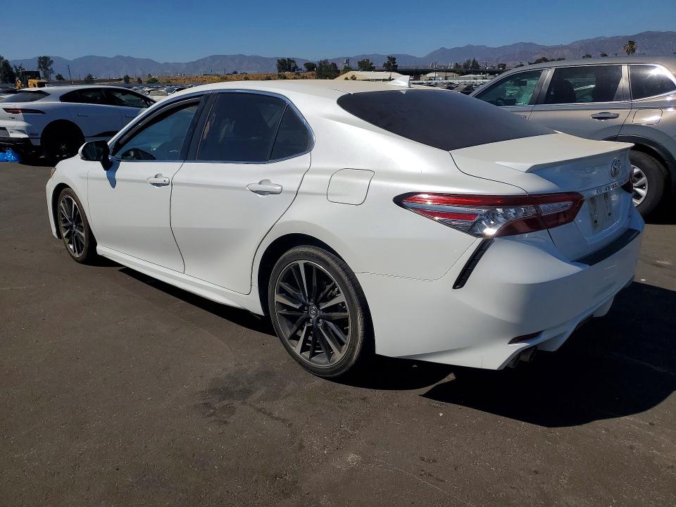 59676506 :رقم المزاد ، 4T1B61HK6KU796845 vin ، 2019 Toyota Camry مزاد بيع
