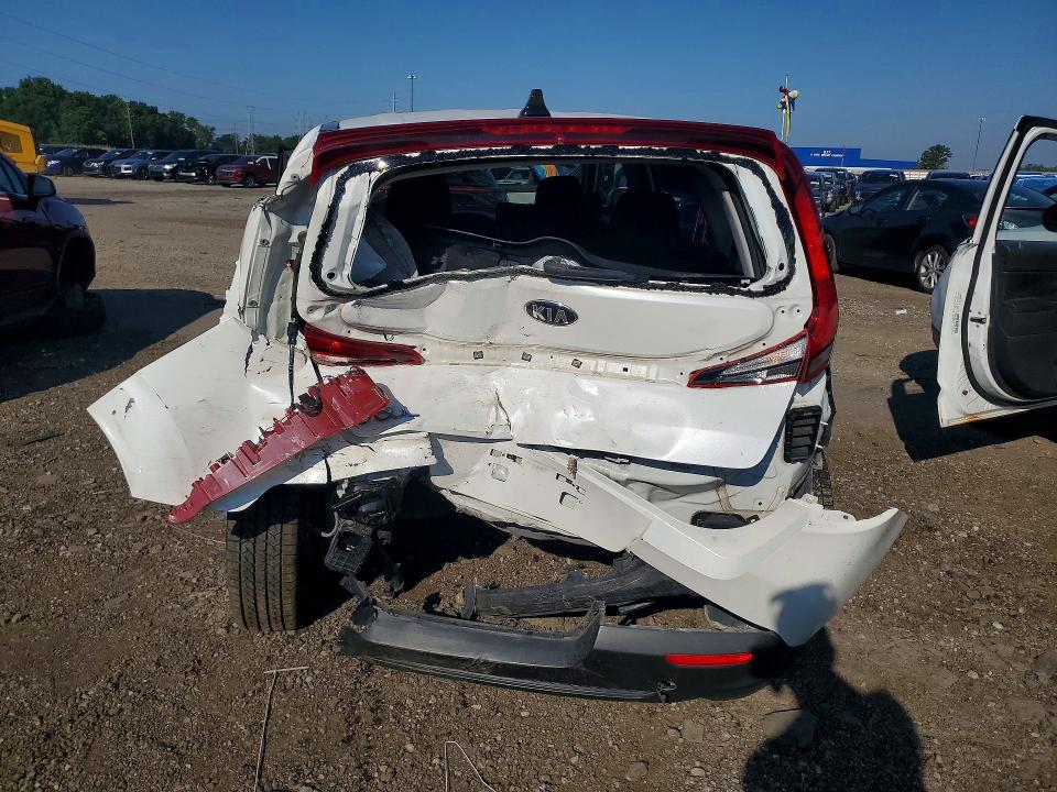 2021 Kia Soul მანქანა იყიდება აუქციონზე, vin: KNDJ23AU8M7136973, აუქციონის ნომერი: 60545826