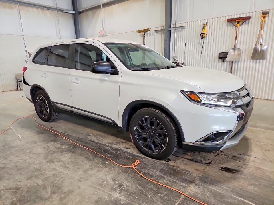 61122566 :رقم المزاد ، JA4AZ2A32HZ008567 vin ، 2017 Mitsubishi Outlander مزاد بيع