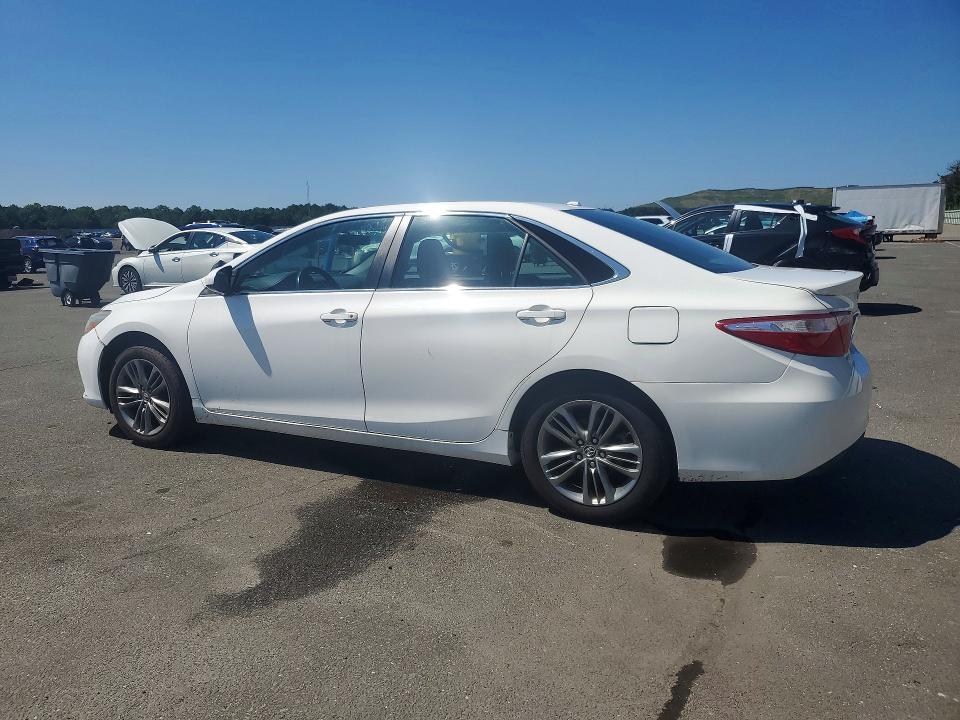 61945746 :رقم المزاد ، 4T1BF1FK7FU100096 vin ، 2015 Toyota Camry مزاد بيع