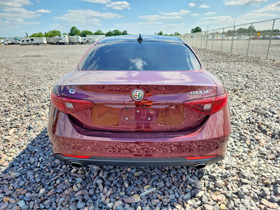 62466356 :رقم المزاد ، ZARFAEDN1H7561231 vin ، 2017 Alfa Romeo Giulia مزاد بيع