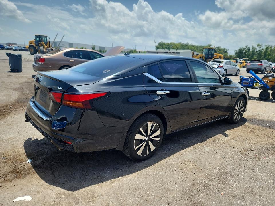 61209986 :رقم المزاد ، 1N4BL4DVXMN352952 vin ، 2021 Nissan Altima مزاد بيع