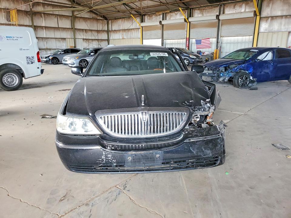 62626196 :رقم المزاد ، 2LNHM82V09X610697 vin ، 2009 Lincoln Town Car مزاد بيع
