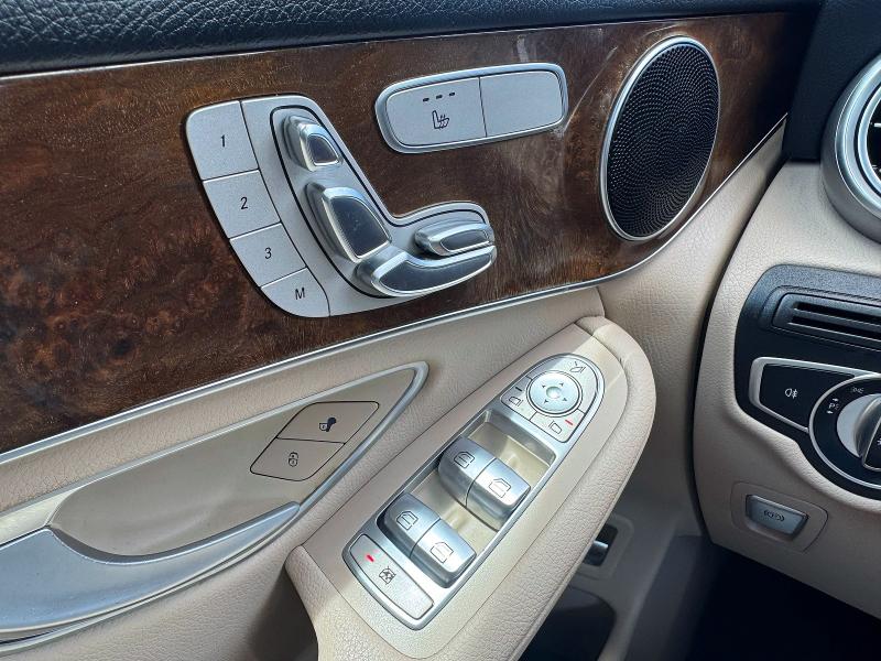 62469906 :رقم المزاد ، WDC0G4KB7HF242188 vin ، 2017 Mercedes-benz Glc مزاد بيع