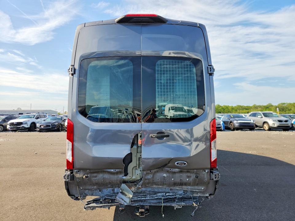 60862626 :رقم المزاد ، 1FTRU8XG0NKA21147 vin ، 2022 Ford Transit مزاد بيع