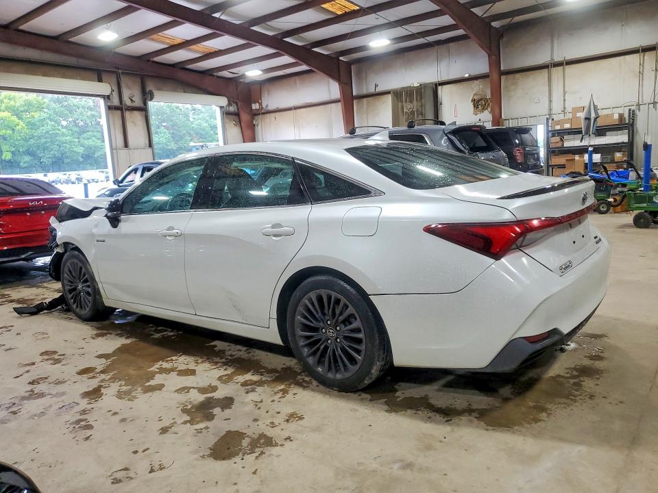 61128306 :رقم المزاد ، 4T1E21FB8LU013585 vin ، 2020 Toyota Avalon مزاد بيع