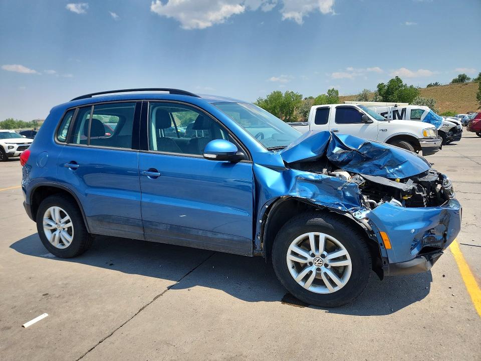 55573176 :رقم المزاد ، WVGBV7AX4HW511097 vin ، 2017 Volkswagen Tiguan مزاد بيع