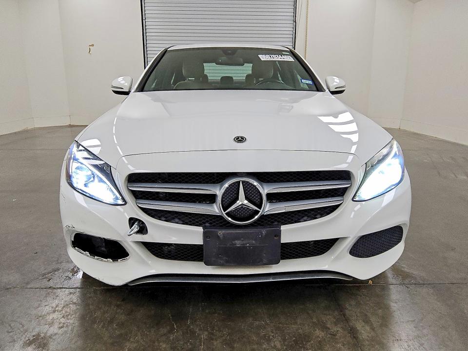 60703446 :رقم المزاد ، 55SWF4HB9JU239215 vin ، 2018 Mercedes-benz C مزاد بيع