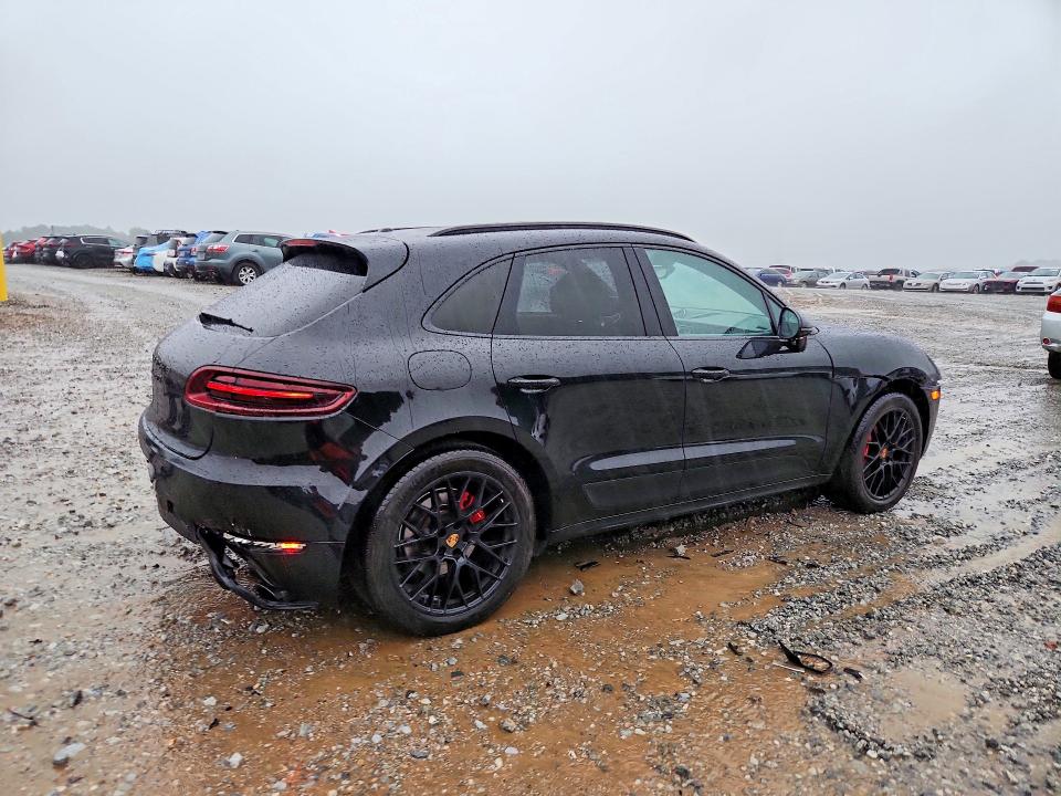 62319196 :رقم المزاد ، WP1AG2A58JLB64553 vin ، 2018 Porsche Macan مزاد بيع