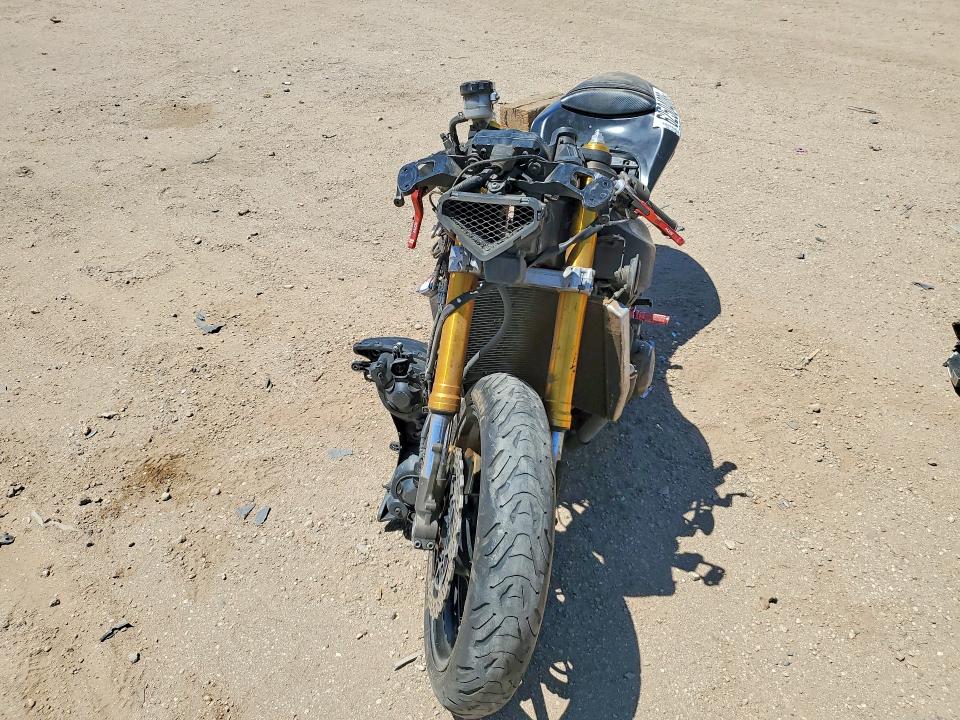 62504086 :رقم المزاد ، JKBZXJC166A046857 vin ، 2006 Kawasaki Zx636 مزاد بيع