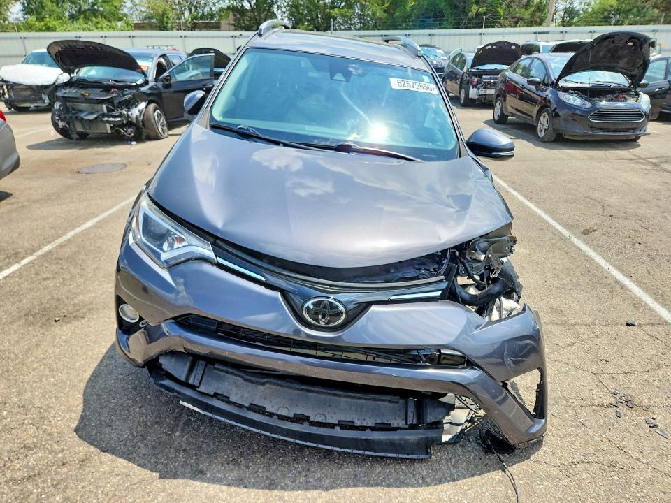 Продажа на аукционе авто 2018 Toyota Rav4, vin: 2T3RFREVXJW851623, номер лота: 62575656