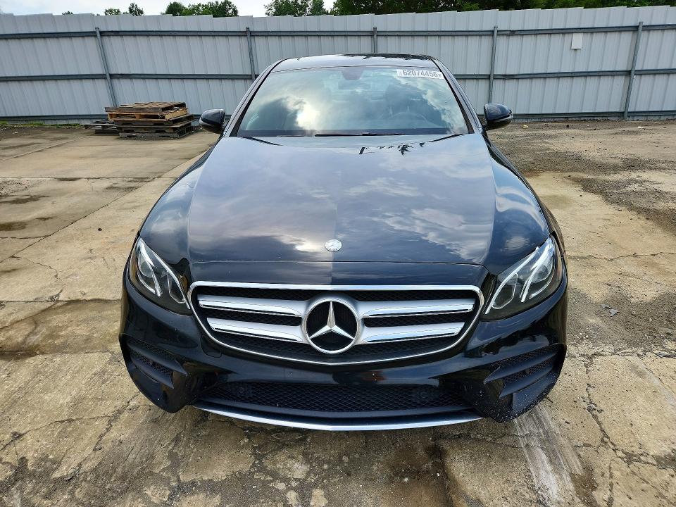 62074456 :رقم المزاد ، WDDZF4KB7HA022956 vin ، 2017 Mercedes-benz E مزاد بيع