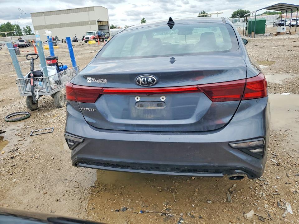 2020 Kia Forte მანქანა იყიდება აუქციონზე, vin: 3KPF24AD0LE212986, აუქციონის ნომერი: 60562406