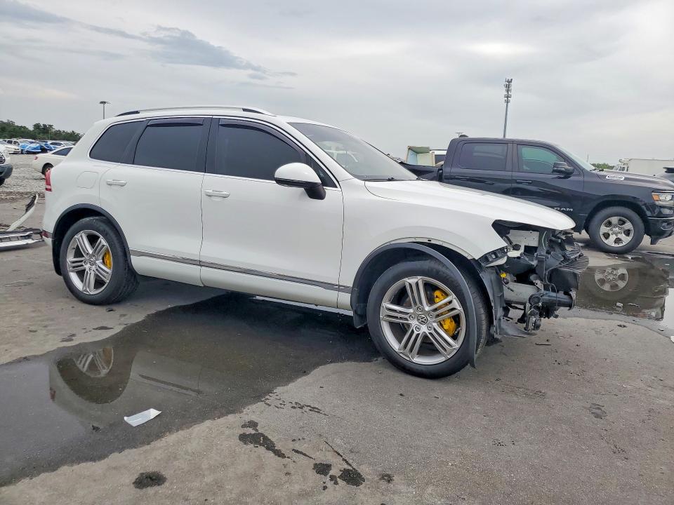 61352146 :رقم المزاد ، WVGEF9BP0GD011047 vin ، 2016 Volkswagen Touareg مزاد بيع
