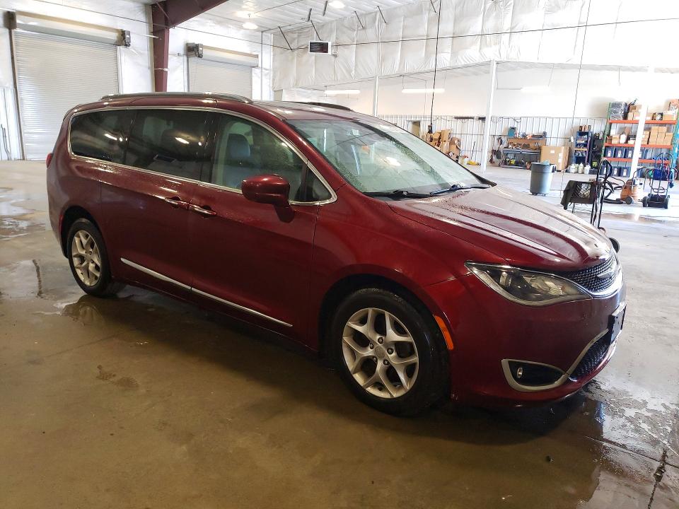 60754776 :رقم المزاد ، 2C4RC1EG8JR333841 vin ، 2018 Chrysler Pacifica مزاد بيع
