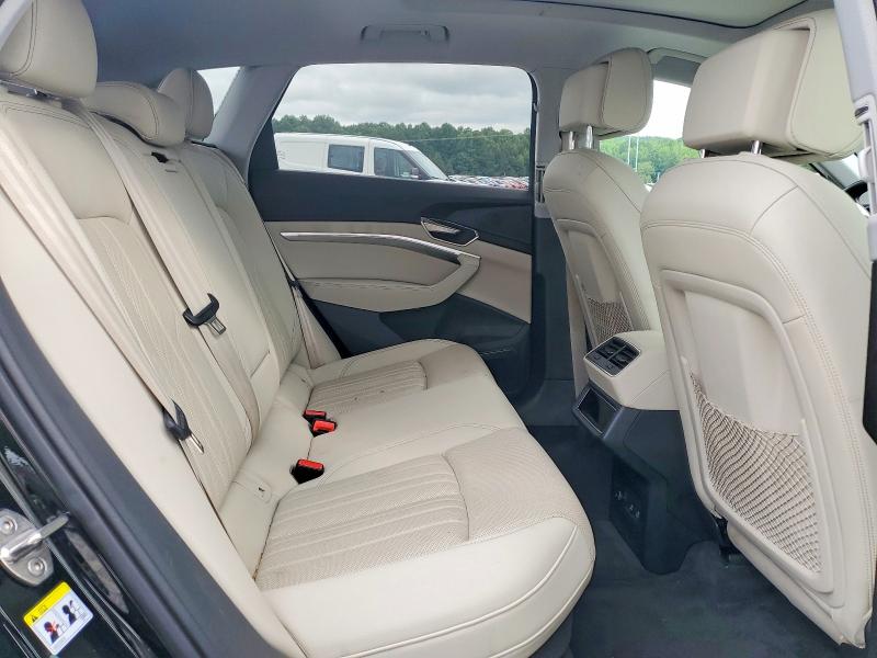 61044886 :رقم المزاد ، WA15AAGE1RB006041 vin ، 2024 Audi Q8 E-tron مزاد بيع