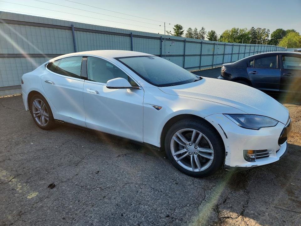 2013 Tesla Model S მანქანა იყიდება აუქციონზე, vin: 5YJSA1CG3DFP03636, აუქციონის ნომერი: 62795096