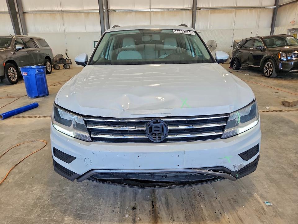 60658556 :رقم المزاد ، 3VV0B7AX9JM081126 vin ، 2018 Volkswagen Tiguan مزاد بيع