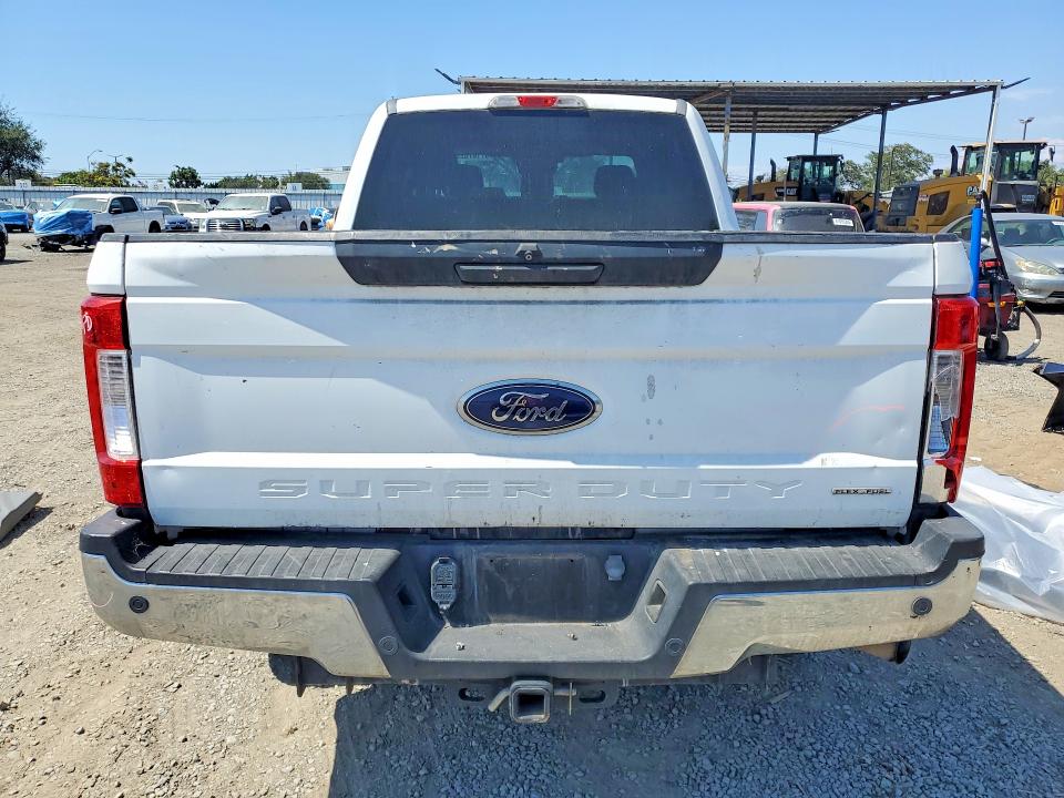 61187026 :رقم المزاد ، 1FT7W2B62HEB69588 vin ، 2017 Ford F250 مزاد بيع