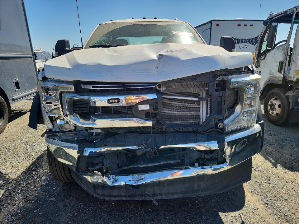 62095546 :رقم المزاد ، 1FD0X5HTXNEF14242 vin ، 2022 Ford F550 مزاد بيع