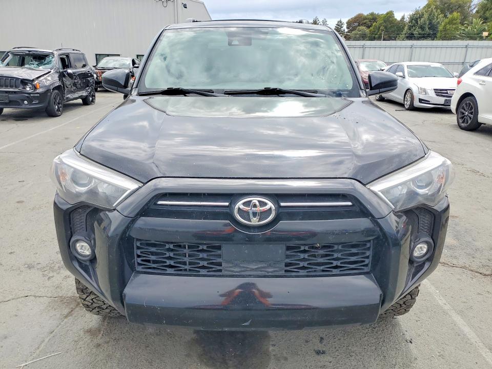 60999786 :رقم المزاد ، JTEMU5JR3M5886822 vin ، 2021 Toyota 4runner مزاد بيع