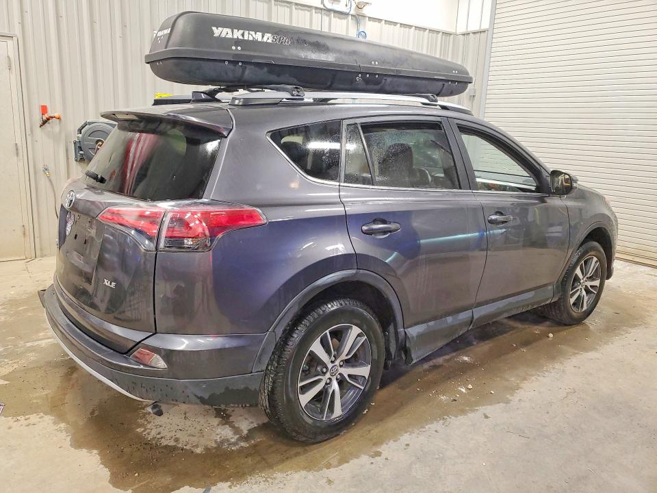 Продажа на аукционе авто 2017 Toyota Rav4, vin: JTMWFREV0HJ105483, номер лота: 61975956