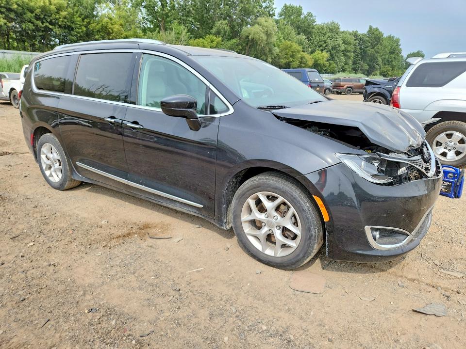 63190576 :رقم المزاد ، 2C4RC1EG9HR578335 vin ، 2017 Chrysler Pacifica مزاد بيع