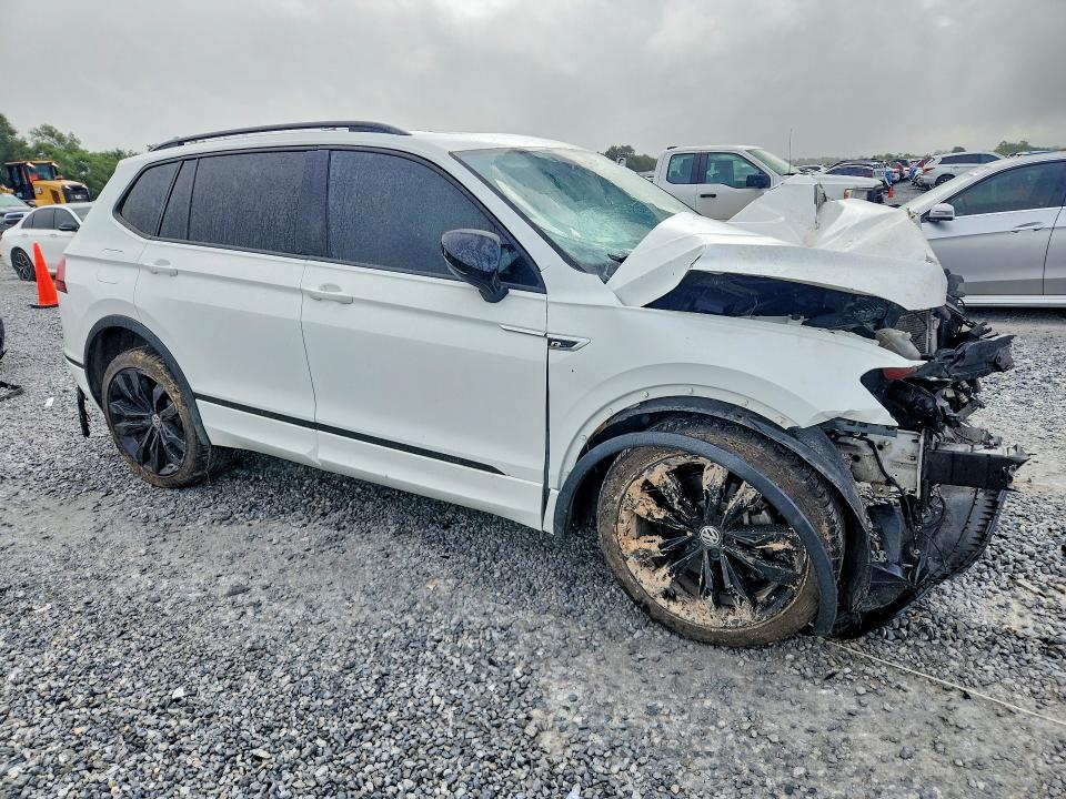 62304526 :رقم المزاد ، 3VV3B7AX6MM074667 vin ، 2021 Volkswagen Tiguan مزاد بيع