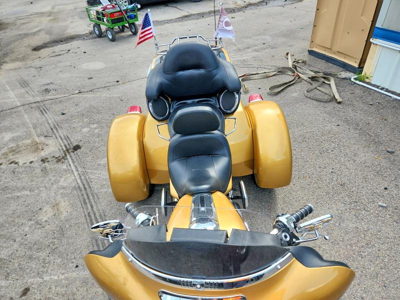 60593616 :رقم المزاد ، 1HD1MAD1XHB854395 vin ، 2017 Harley-davidson Flhtcutg مزاد بيع