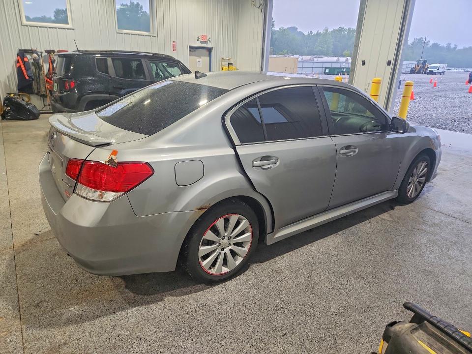 61737866 :رقم المزاد ، 4S3BMDJ6XB2214959 vin ، 2011 Subaru Legacy مزاد بيع