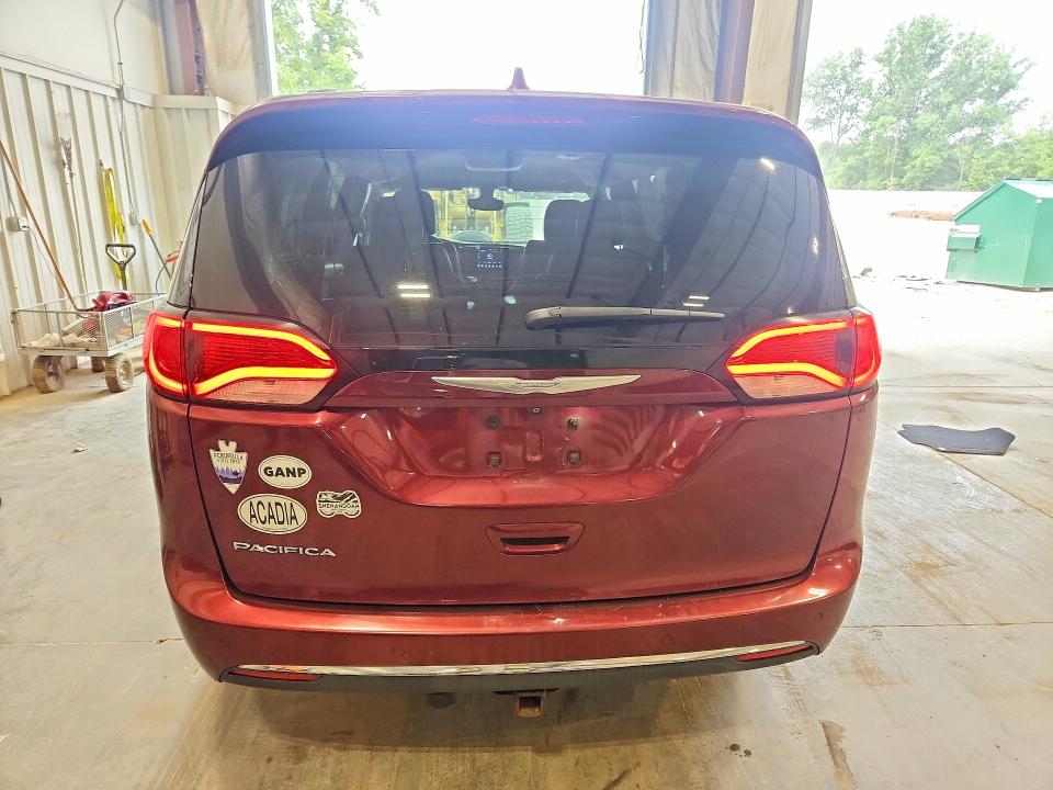 62246446 :رقم المزاد ، 2C4RC1BG8HR739570 vin ، 2017 Chrysler Pacifica مزاد بيع
