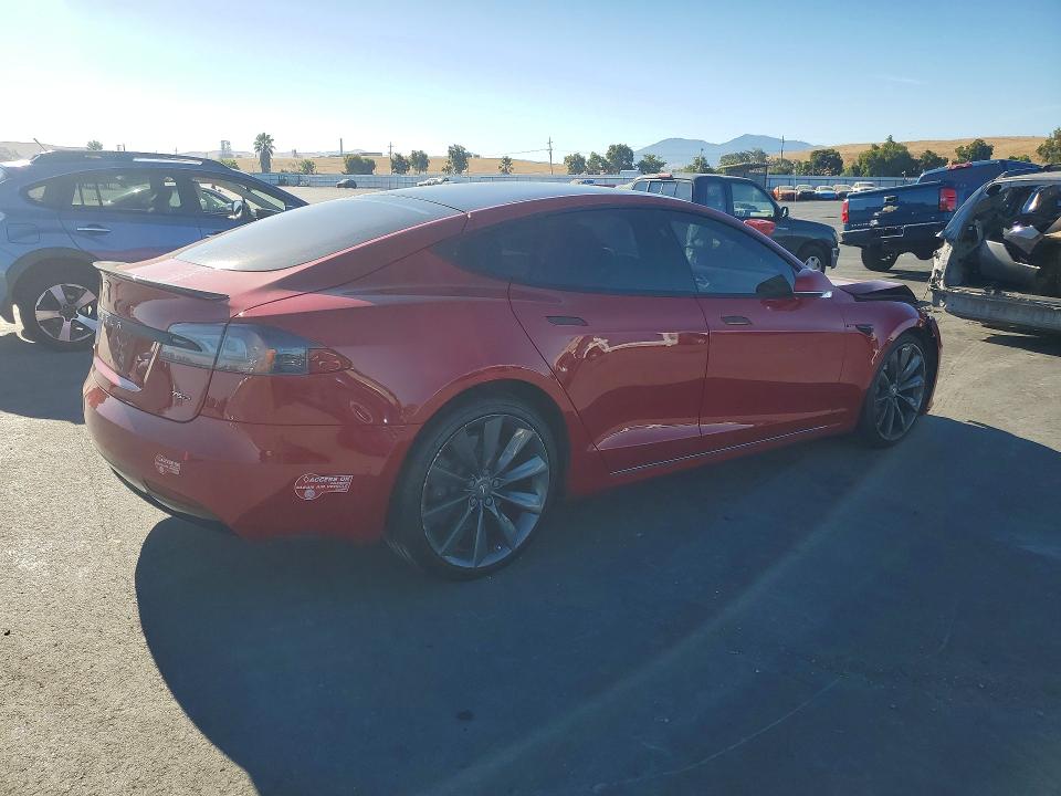 62323456 :رقم المزاد ، 5YJSA1E25HF197167 vin ، 2017 Tesla Model S مزاد بيع