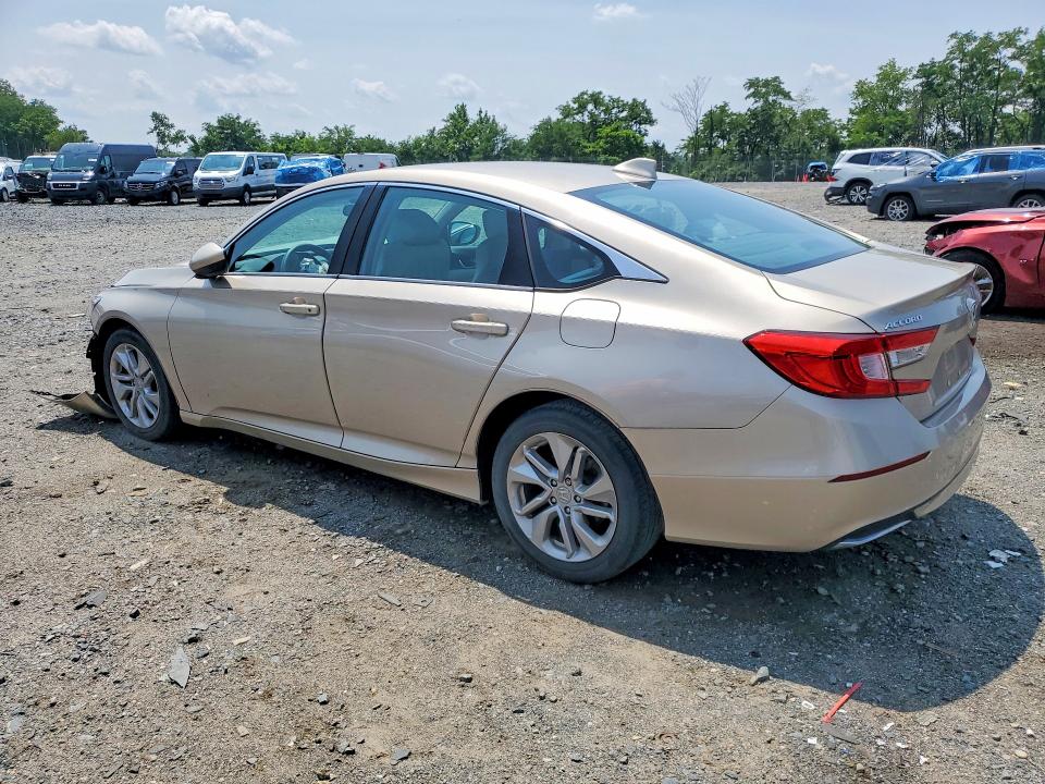 61823546 :رقم المزاد ، 1HGCV1F13JA117959 vin ، 2018 Honda Accord مزاد بيع