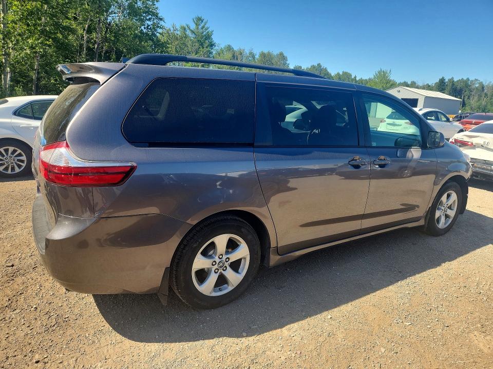 61986176 :رقم المزاد ، 5TDKZ3DC8KS978945 vin ، 2019 Toyota Sienna مزاد بيع
