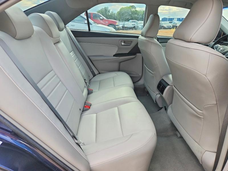 60635696 :رقم المزاد ، 4T1BF1FK9HU756772 vin ، 2017 Toyota Camry مزاد بيع