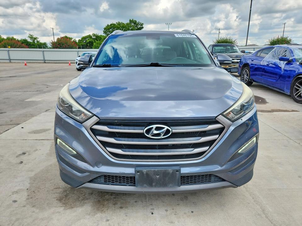 61046196 :رقم المزاد ، KM8J33A23GU202469 vin ، 2016 Hyundai Tucson مزاد بيع