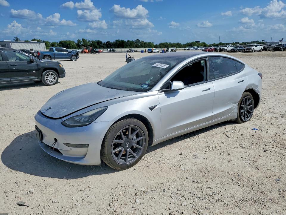 59234056 :رقم المزاد ، 5YJ3E1EAXJF077337 vin ، 2018 Tesla Model 3 مزاد بيع