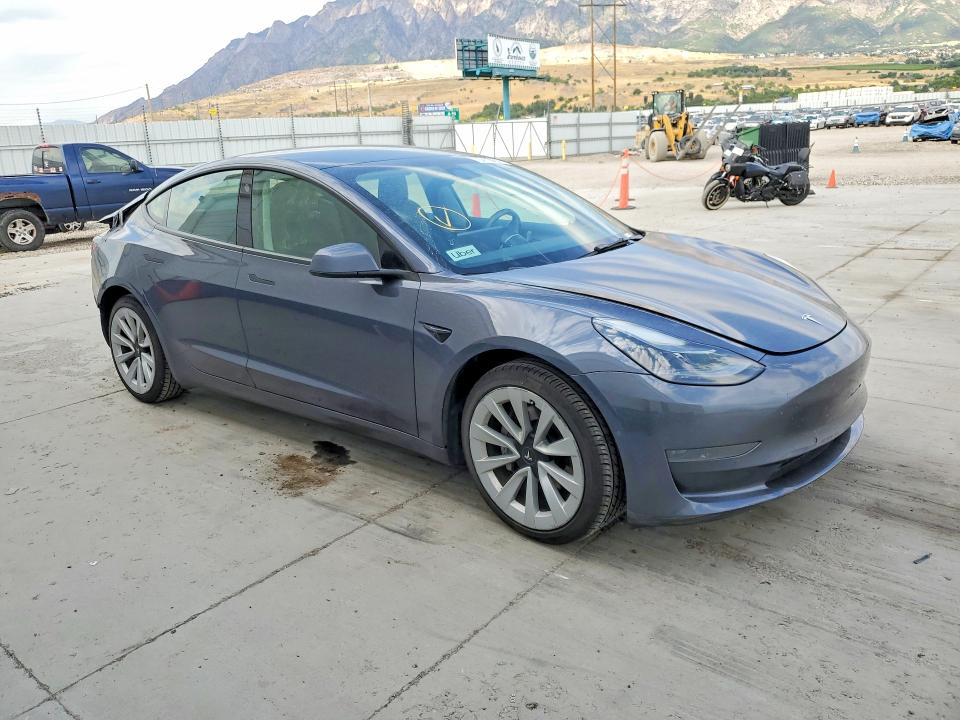 61361906 :رقم المزاد ، 5YJ3E1EA7NF372482 vin ، 2022 Tesla Model 3 مزاد بيع