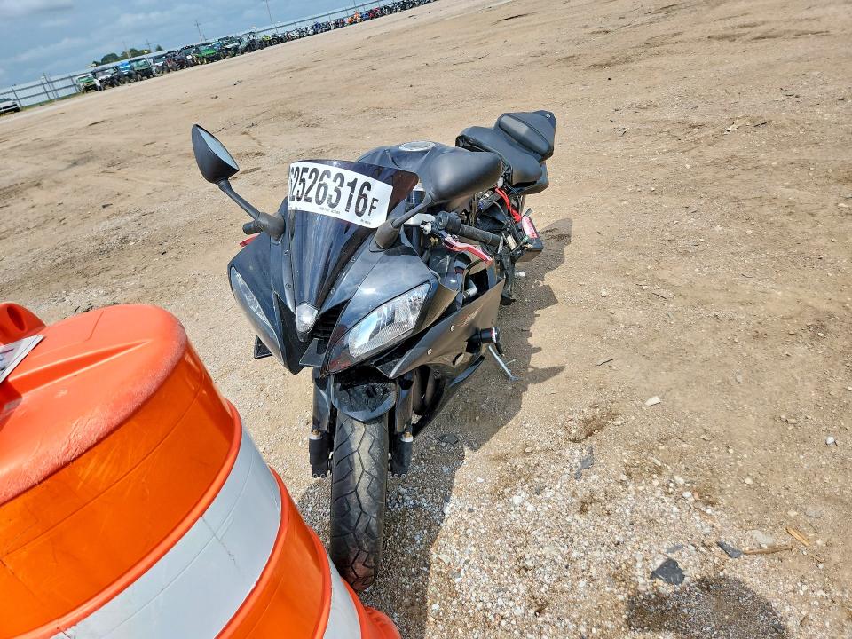 62526316 :رقم المزاد ، JYARJ12E06A002249 vin ، 2006 Yamaha Yzfr6 مزاد بيع