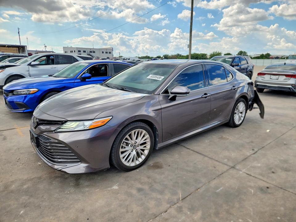 2018 Toyota Camry მანქანა იყიდება აუქციონზე, vin: 4T1B11HK7JU020897, აუქციონის ნომერი: 60085486